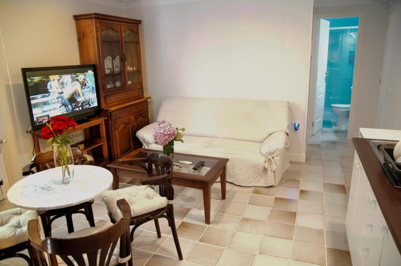 Apartamentos Individuales Con Piscina غالاباغار المظهر الخارجي الصورة